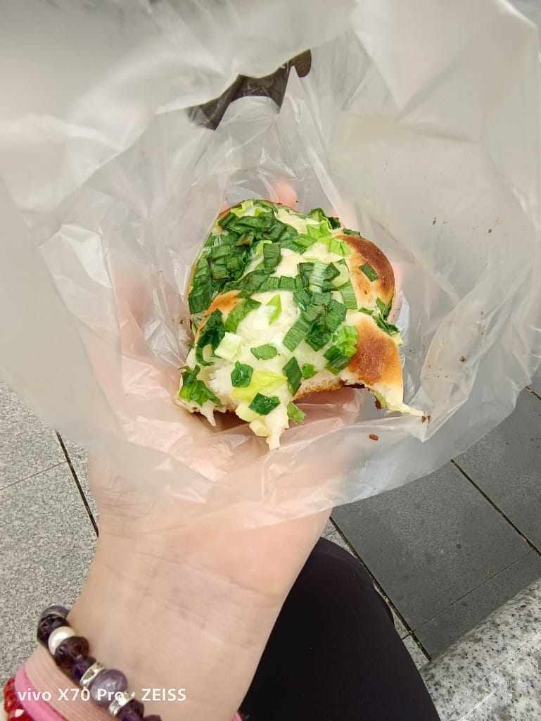 【板橋美食】米包，巷子裡的排隊限量蔥仔胖，3點半出爐，一小時就售完了！
