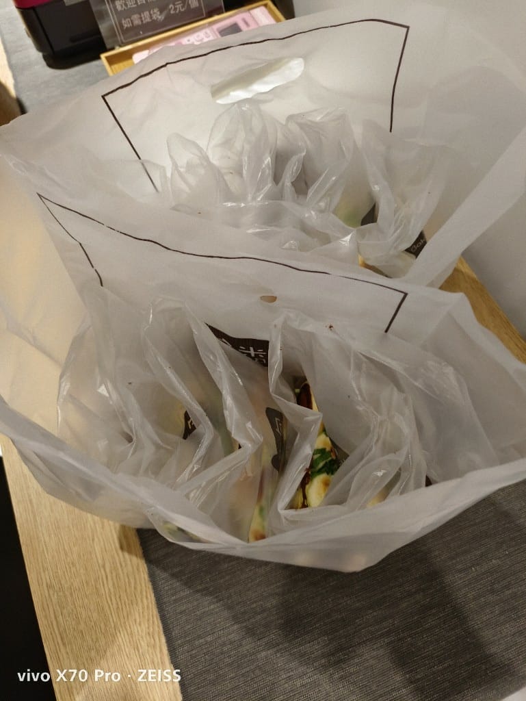 【板橋美食】米包，巷子裡的排隊限量蔥仔胖，3點半出爐，一小時就售完了！