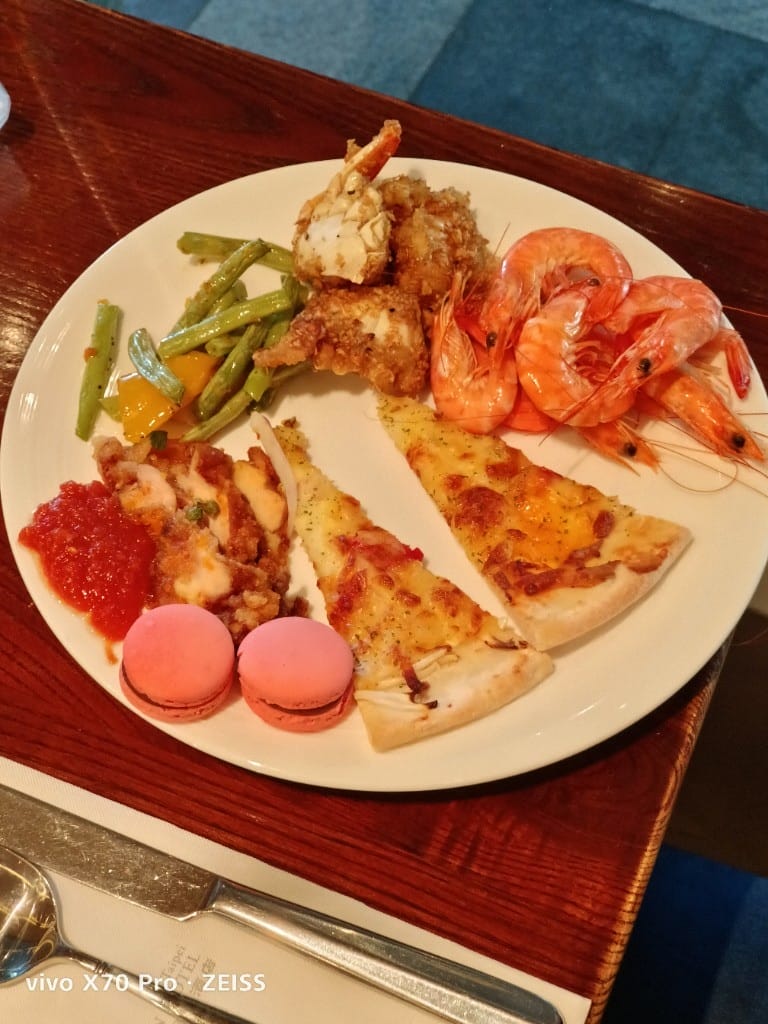 【台北美食】花園大酒店，饗聚廚房午餐搭配振興券一人只要$334哦！