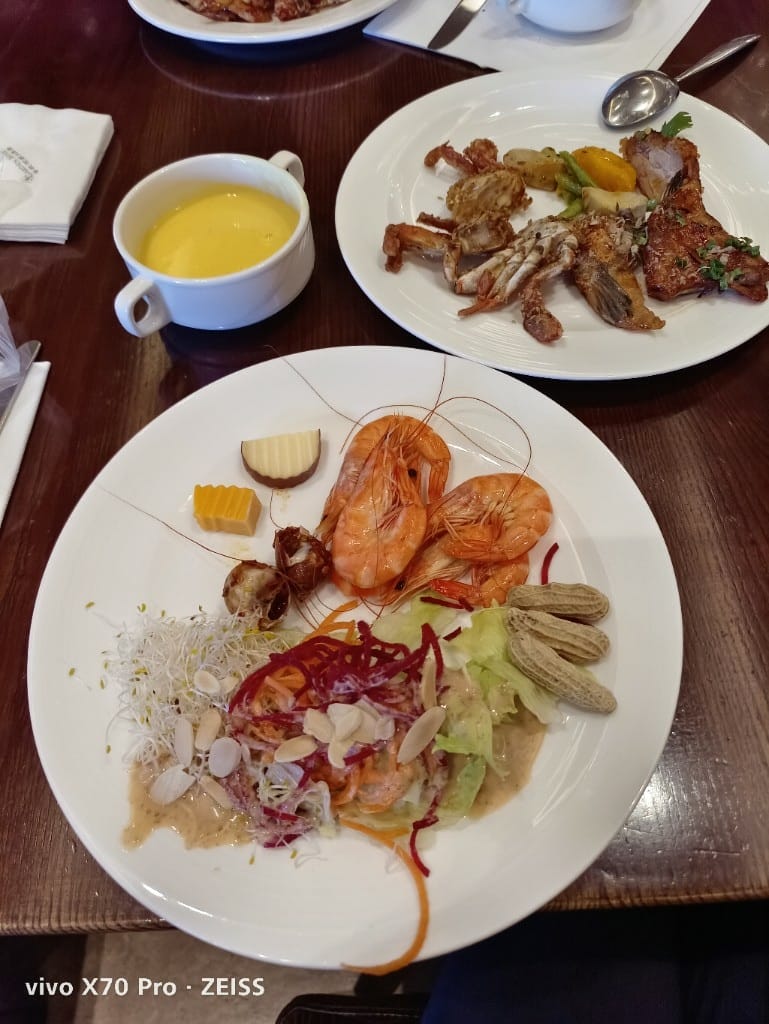 【台北美食】花園大酒店，饗聚廚房午餐搭配振興券一人只要$334哦！