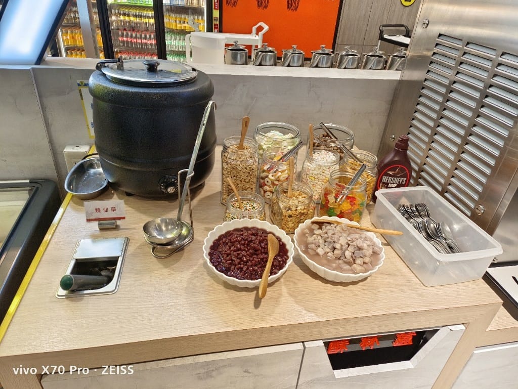 【板橋美食】吉哆火鍋百匯2訪，食物選擇多到選擇障礙會發作😂