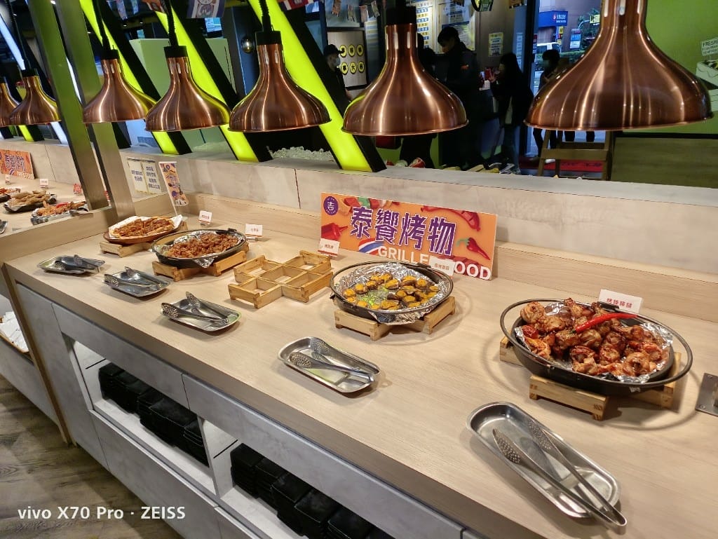 【板橋美食】吉哆火鍋百匯2訪，食物選擇多到選擇障礙會發作😂