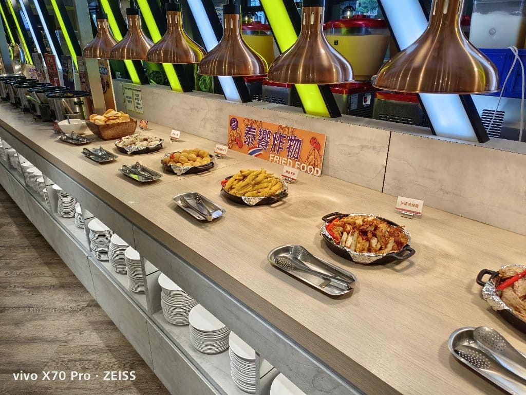 【板橋美食】吉哆火鍋百匯2訪，食物選擇多到選擇障礙會發作😂