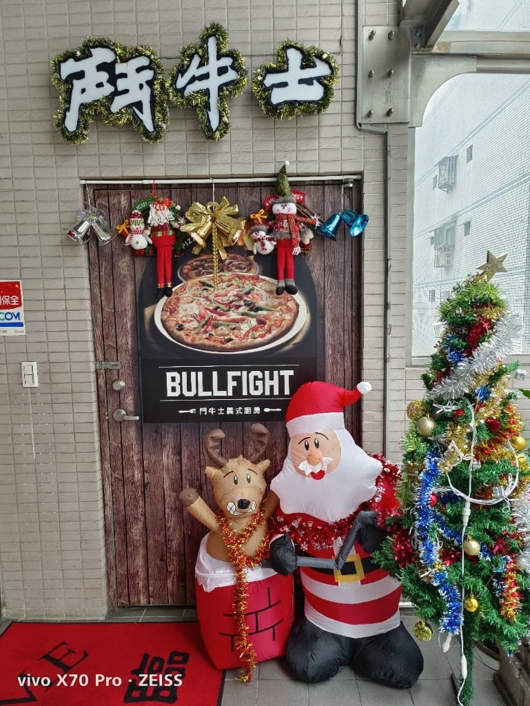 【新莊美食】鬥牛士義式廚房，趕在20220101漲價前，再來回味一下美味的Pizza及炸雞們❤️