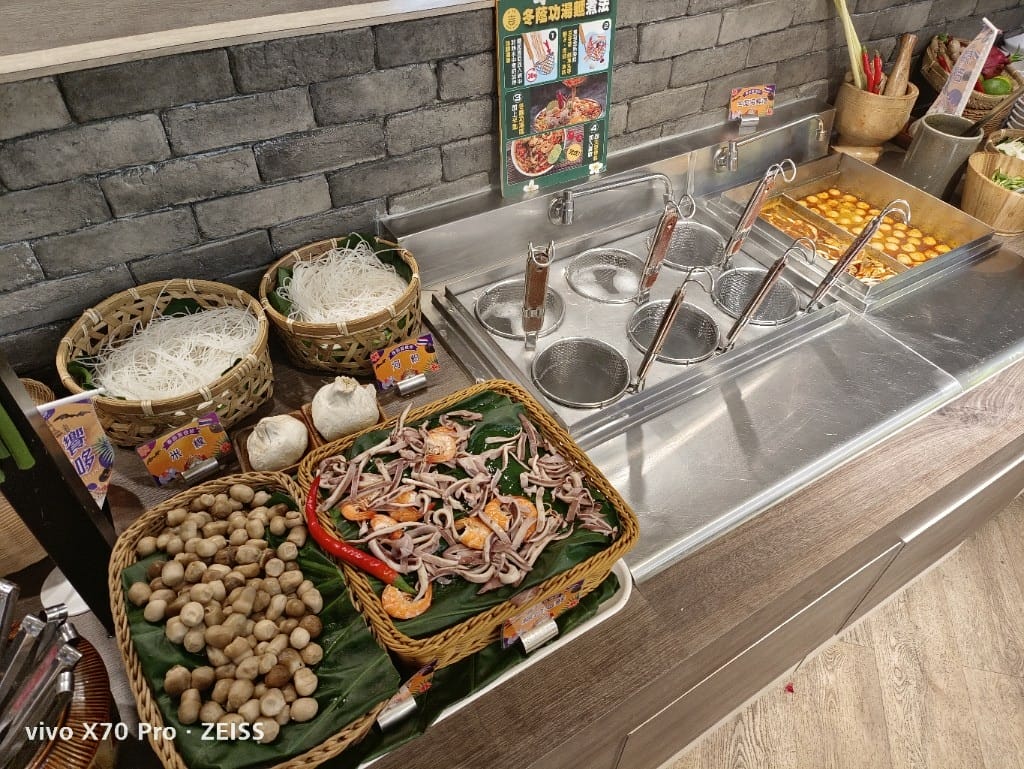 【板橋美食】吉哆火鍋百匯2訪，食物選擇多到選擇障礙會發作😂