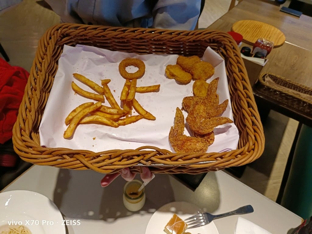 【新莊美食】鬥牛士義式廚房，趕在20220101漲價前，再來回味一下美味的Pizza及炸雞們❤️