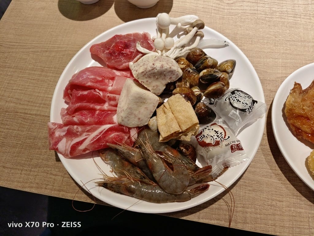 【板橋美食】吉哆火鍋百匯2訪，食物選擇多到選擇障礙會發作😂