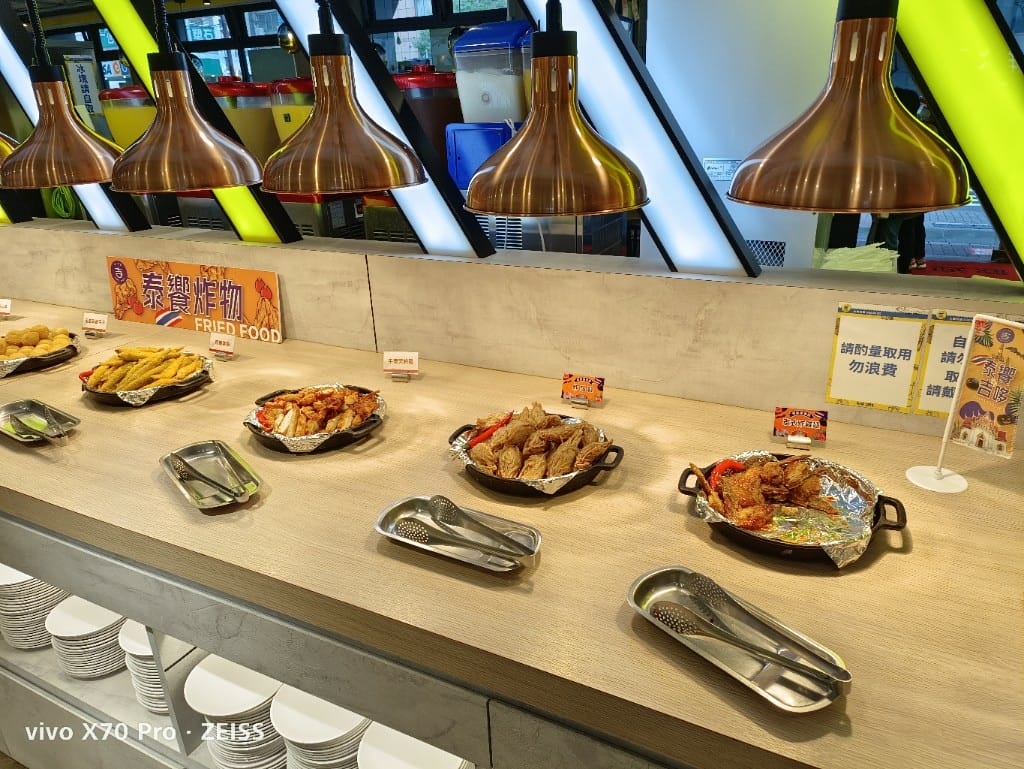 【板橋美食】吉哆火鍋百匯2訪，食物選擇多到選擇障礙會發作😂