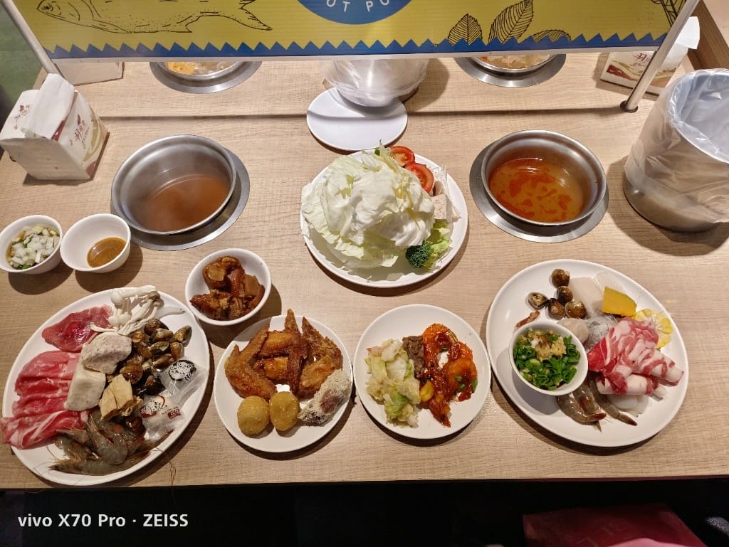 【板橋美食】吉哆火鍋百匯2訪，食物選擇多到選擇障礙會發作😂