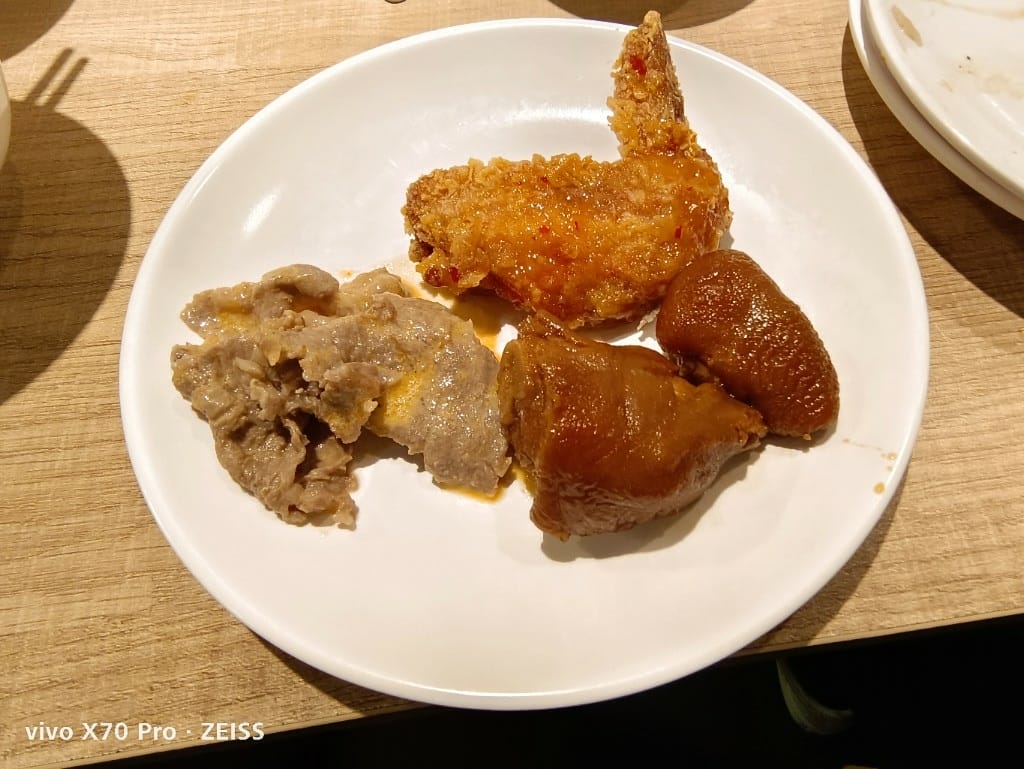 【板橋美食】吉哆火鍋百匯2訪，食物選擇多到選擇障礙會發作😂