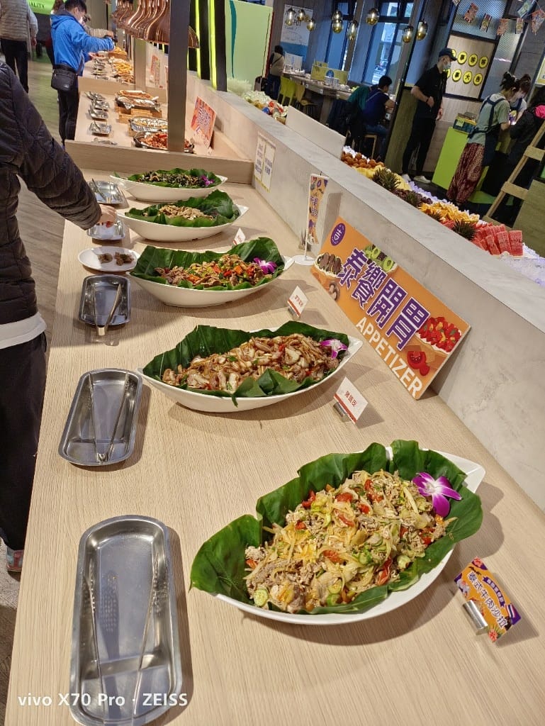 【板橋美食】吉哆火鍋百匯2訪，食物選擇多到選擇障礙會發作😂