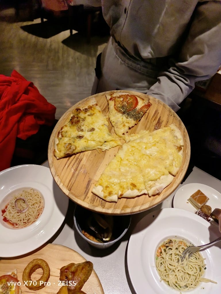 【新莊美食】鬥牛士義式廚房，趕在20220101漲價前，再來回味一下美味的Pizza及炸雞們❤️