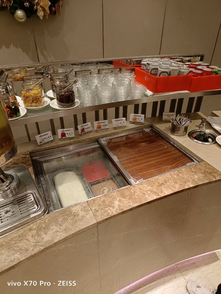 【台北美食】老爺大酒店LeCafe晚餐，小而精巧的飯店百匯