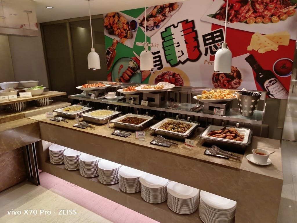 【台北美食】老爺大酒店LeCafe晚餐，小而精巧的飯店百匯