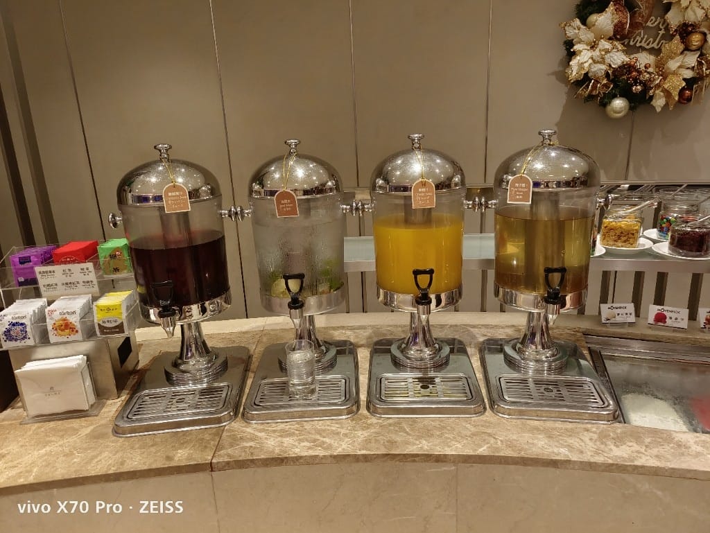 【台北美食】老爺大酒店LeCafe晚餐，小而精巧的飯店百匯