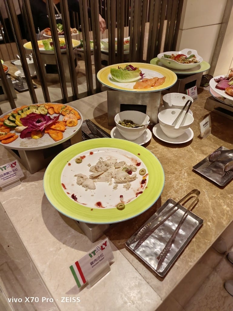 【台北美食】老爺大酒店LeCafe晚餐，小而精巧的飯店百匯