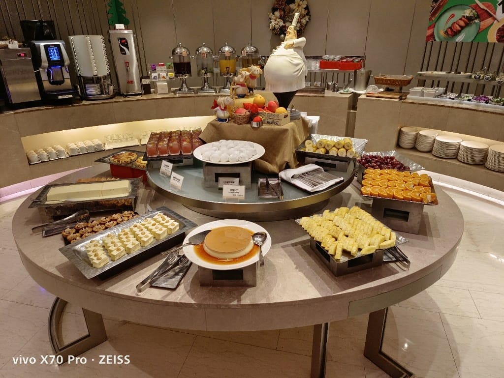 【台北美食】老爺大酒店LeCafe晚餐，小而精巧的飯店百匯