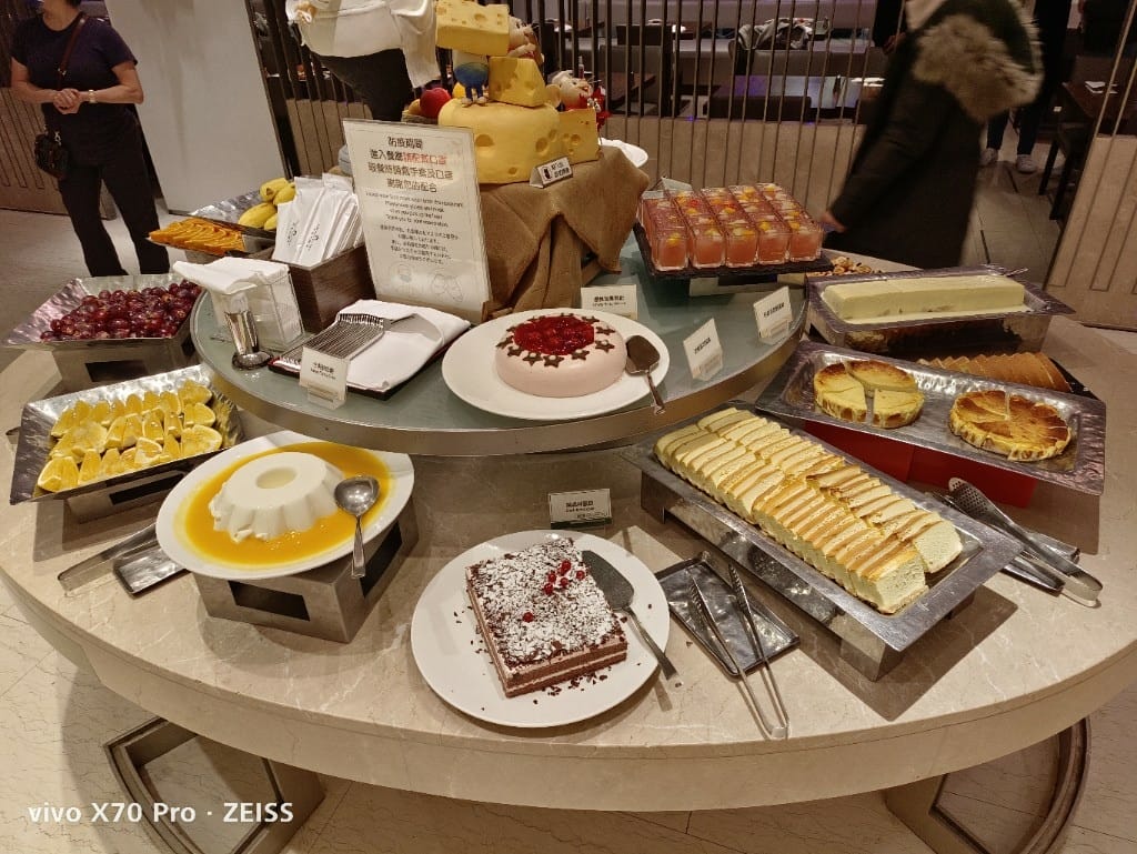 【台北美食】老爺大酒店LeCafe晚餐，小而精巧的飯店百匯