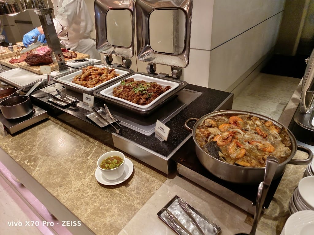 【台北美食】老爺大酒店LeCafe晚餐，小而精巧的飯店百匯