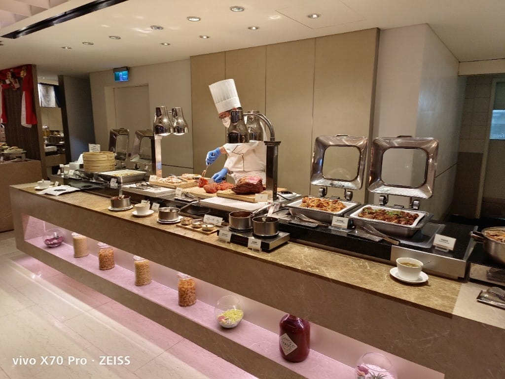 【台北美食】老爺大酒店LeCafe晚餐，小而精巧的飯店百匯