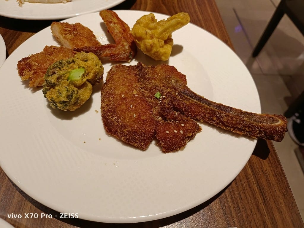 【台北美食】老爺大酒店LeCafe晚餐，小而精巧的飯店百匯