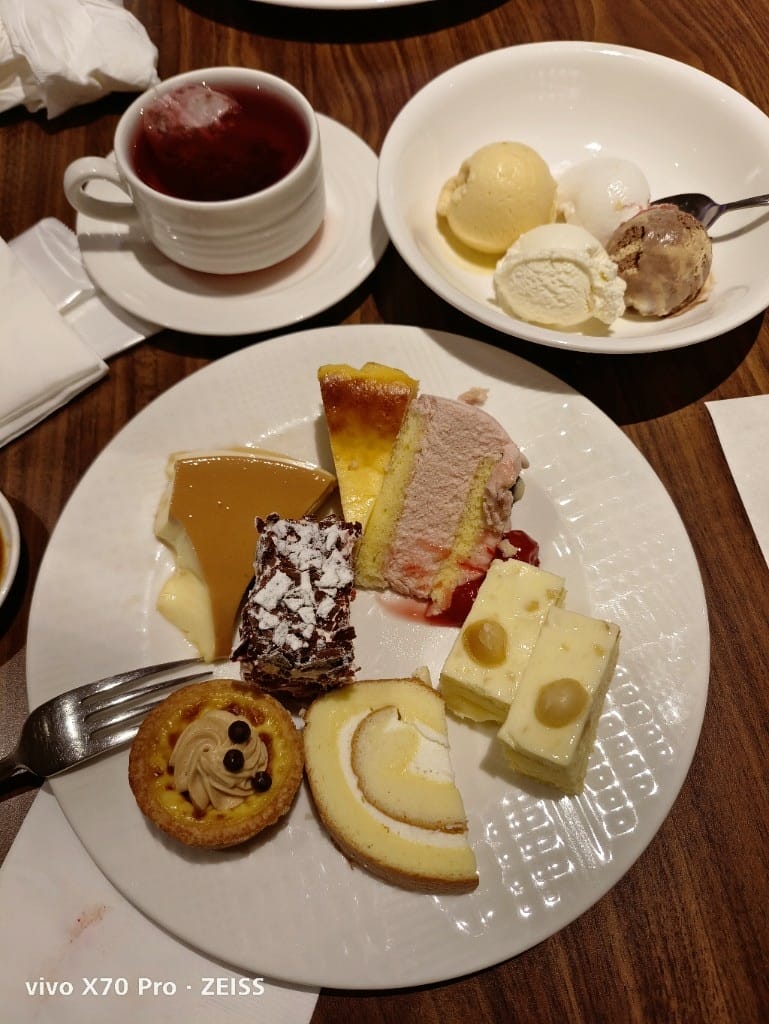 【台北美食】老爺大酒店LeCafe晚餐，小而精巧的飯店百匯
