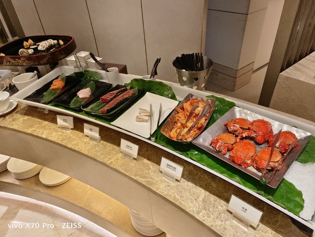 【台北美食】老爺大酒店LeCafe晚餐，小而精巧的飯店百匯