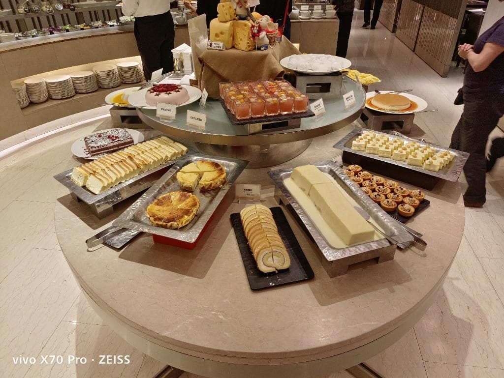 【台北美食】老爺大酒店LeCafe晚餐，小而精巧的飯店百匯