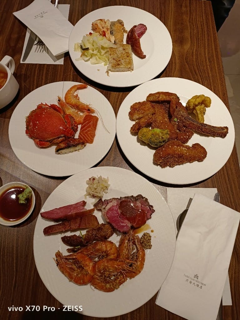 【台北美食】老爺大酒店LeCafe晚餐，小而精巧的飯店百匯