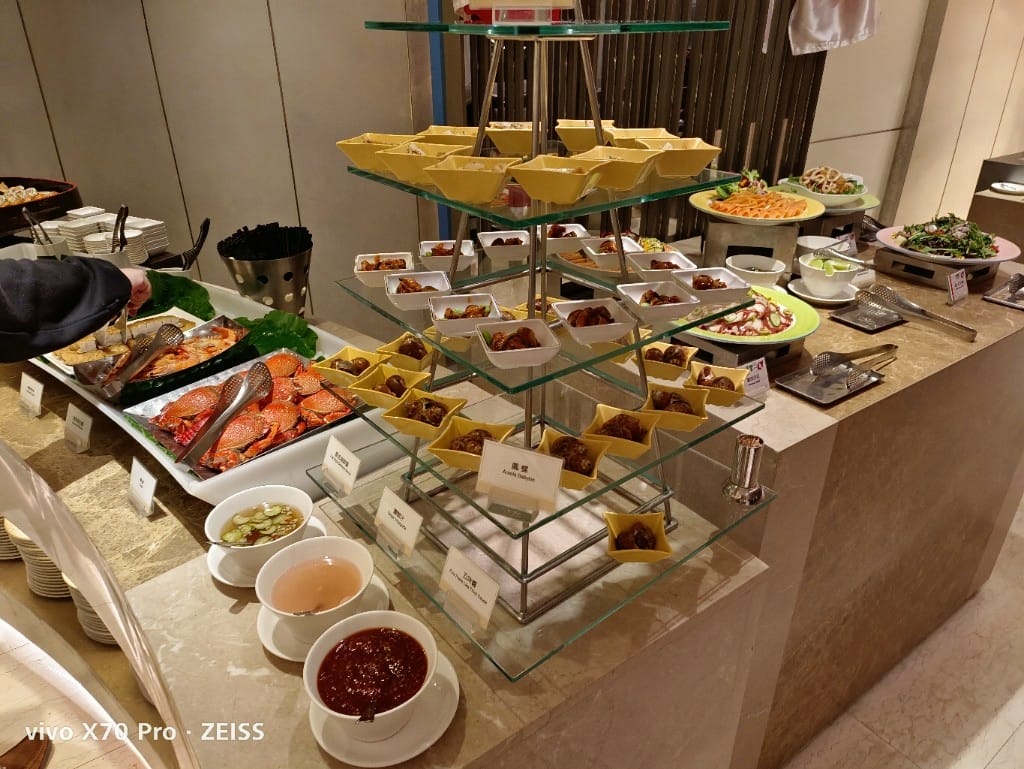 【台北美食】老爺大酒店LeCafe晚餐，小而精巧的飯店百匯