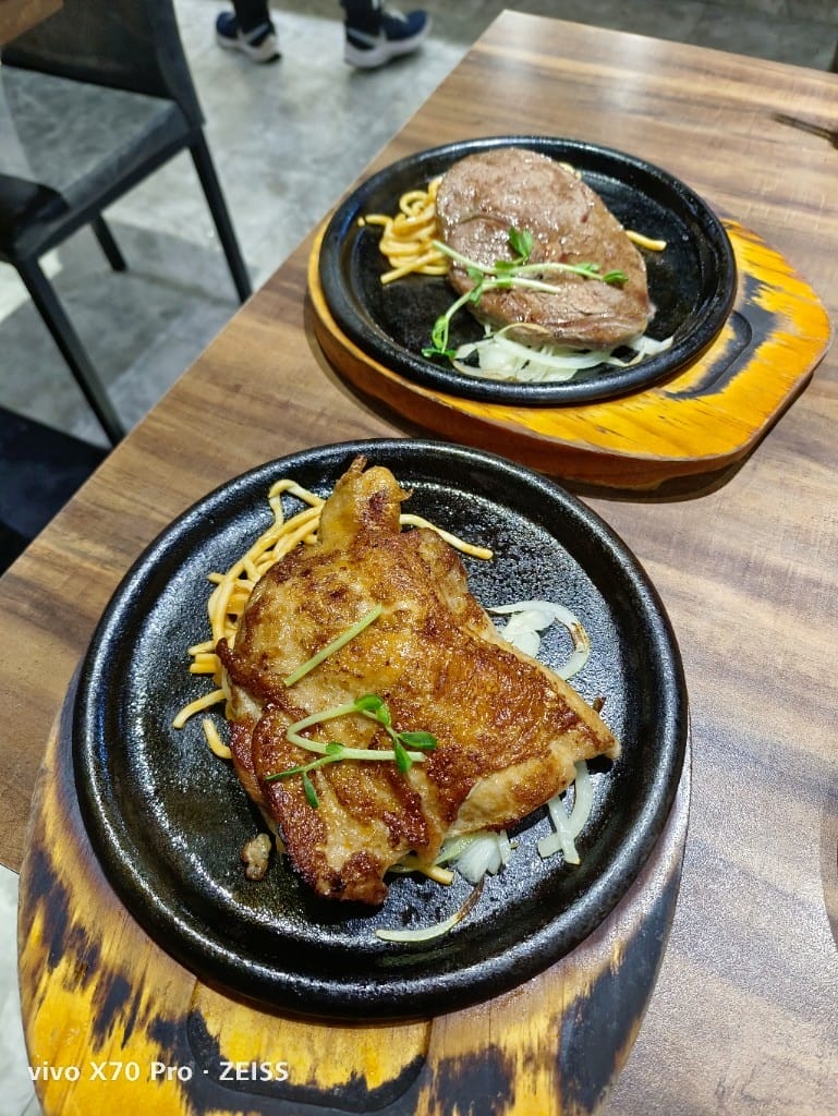 【中和美食】我家牛排中和店3訪，據聞是被牛排耽誤的水果店，299起吃到飽❤️