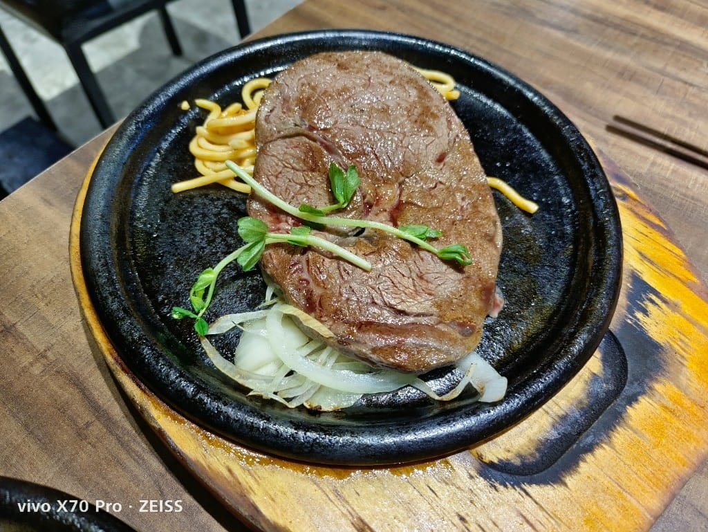 【中和美食】我家牛排中和店3訪，據聞是被牛排耽誤的水果店，299起吃到飽❤️