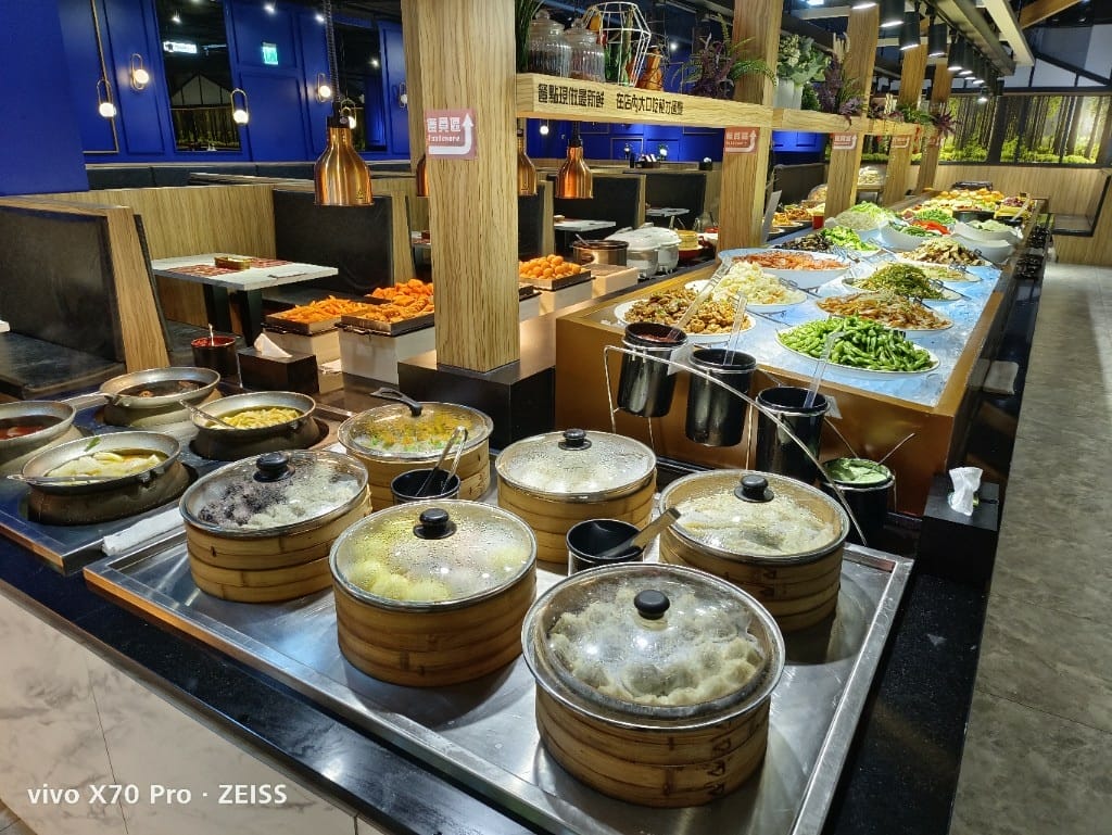 【中和美食】我家牛排中和店3訪，據聞是被牛排耽誤的水果店，299起吃到飽❤️