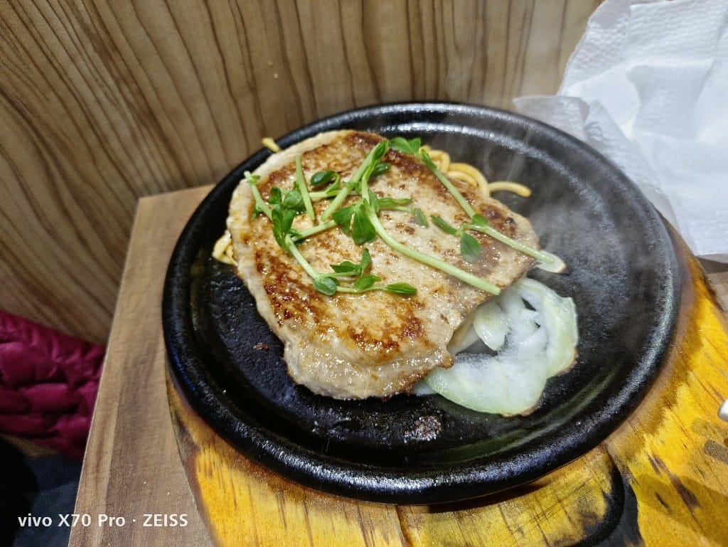 【中和美食】我家牛排中和店3訪，據聞是被牛排耽誤的水果店，299起吃到飽❤️