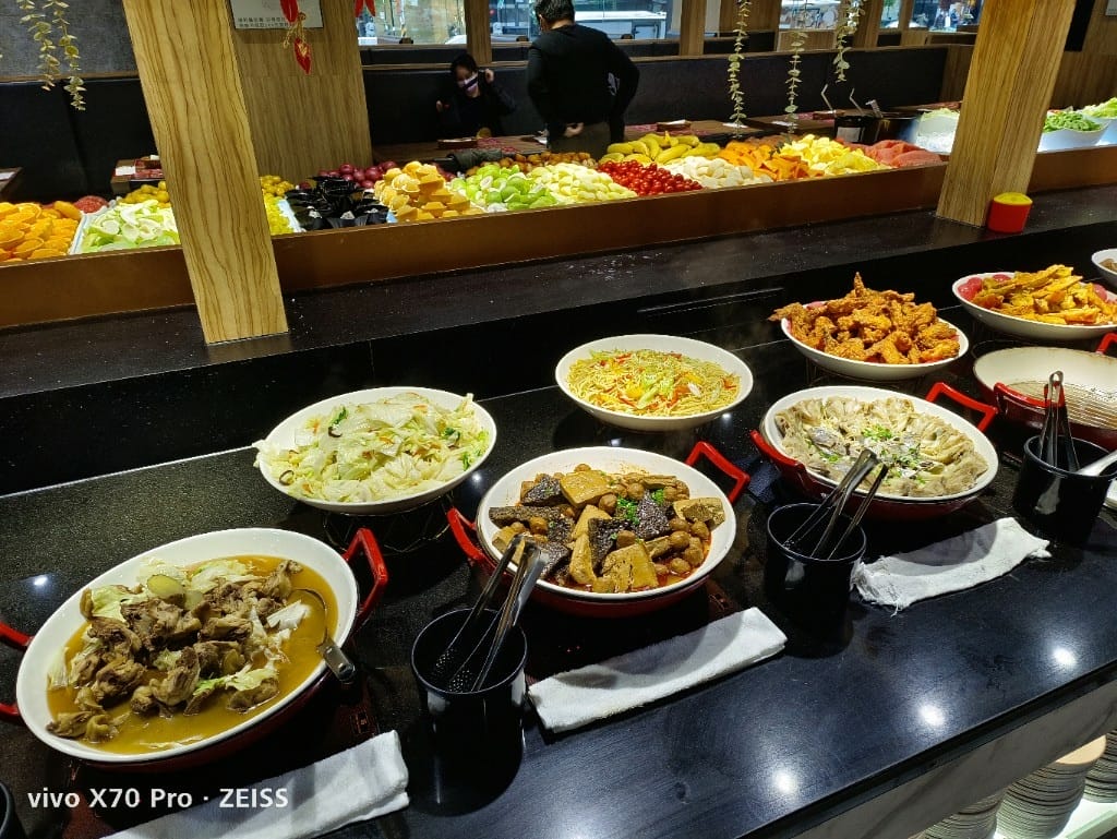 【中和美食】我家牛排中和店3訪，據聞是被牛排耽誤的水果店，299起吃到飽❤️