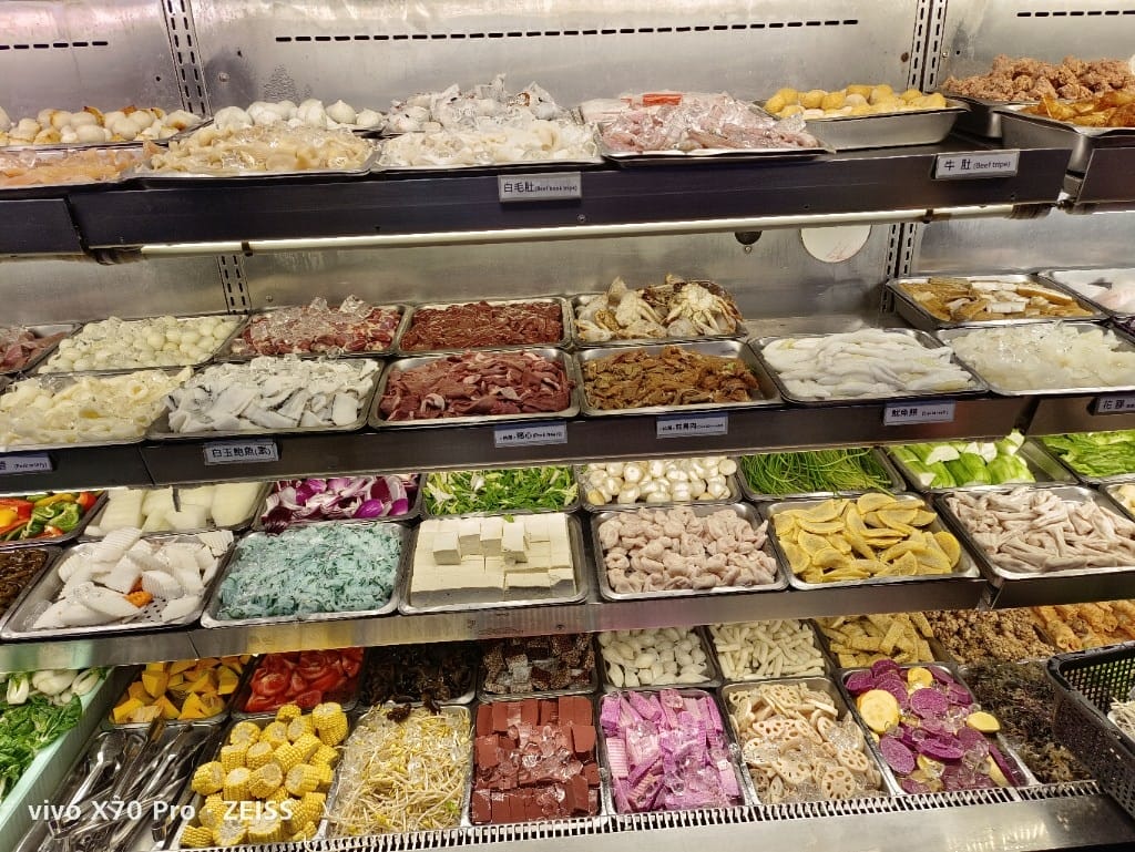 【台北美食】天外天精緻麻辣鍋，平價又充滿驚喜的老牌麻辣鍋，草莓自由❤️