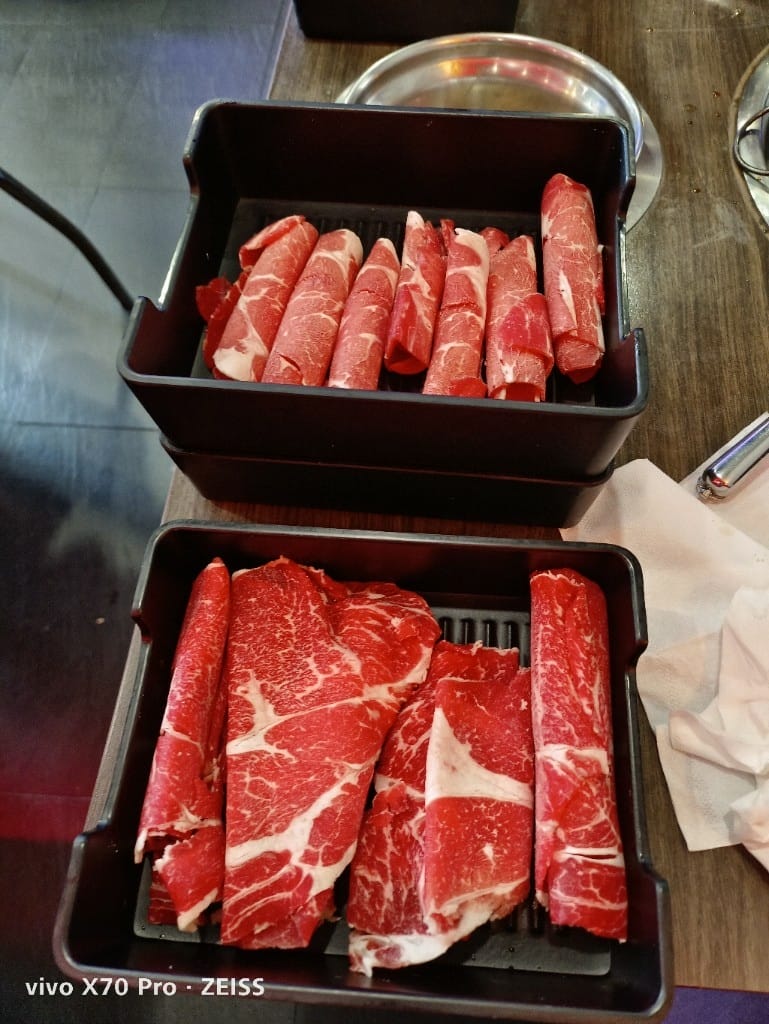 【台北美食】天外天精緻麻辣鍋，平價又充滿驚喜的老牌麻辣鍋，草莓自由❤️