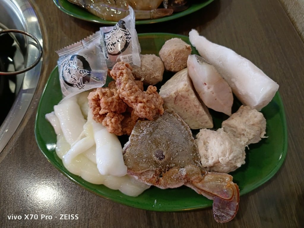 【台北美食】天外天精緻麻辣鍋，平價又充滿驚喜的老牌麻辣鍋，草莓自由❤️