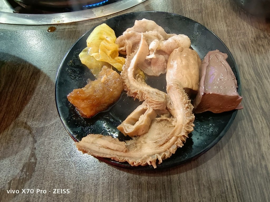 【台北美食】天外天精緻麻辣鍋，平價又充滿驚喜的老牌麻辣鍋，草莓自由❤️