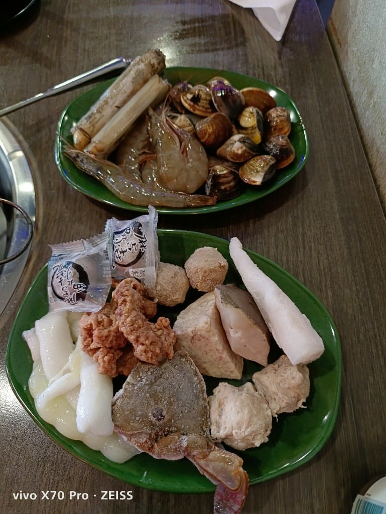 【台北美食】天外天精緻麻辣鍋，平價又充滿驚喜的老牌麻辣鍋，草莓自由❤️