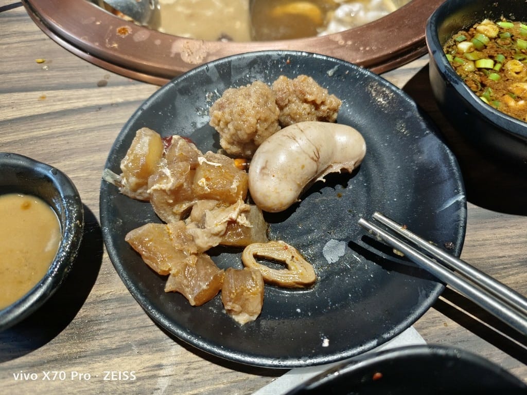 【台北美食】辛巴適麻辣鍋，環境舒適但餐點差強人意的麻辣鍋新品牌