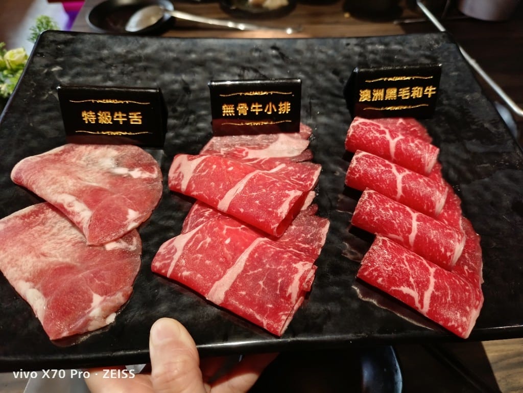 【台北美食】辛巴適麻辣鍋，環境舒適但餐點差強人意的麻辣鍋新品牌