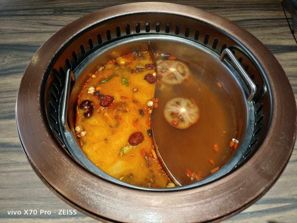 【台北美食】辛巴適麻辣鍋，環境舒適但餐點差強人意的麻辣鍋新品牌