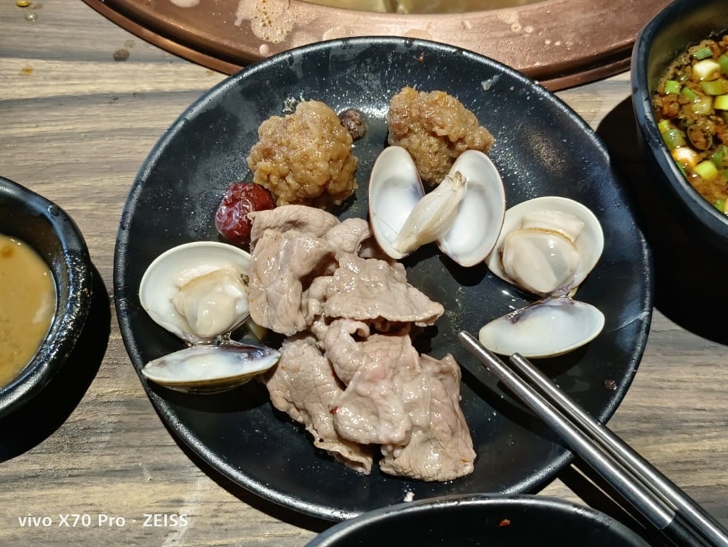 【台北美食】辛巴適麻辣鍋，環境舒適但餐點差強人意的麻辣鍋新品牌