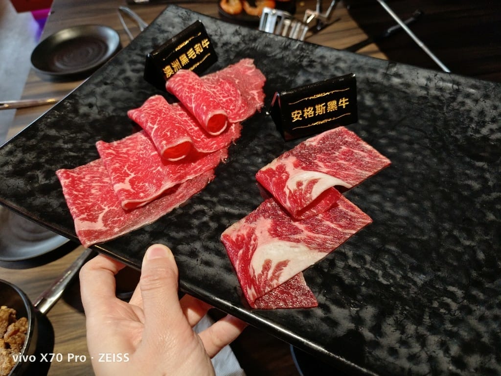 【台北美食】辛巴適麻辣鍋，環境舒適但餐點差強人意的麻辣鍋新品牌