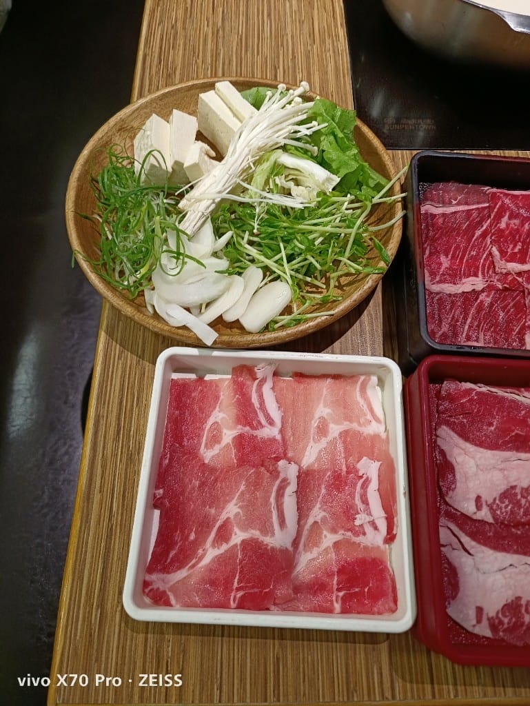 【板橋美食】涮乃葉，肉品好吃且蔬菜種類繁多的日式鍋物吃到飽