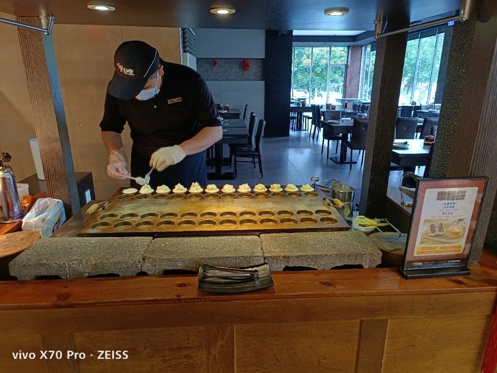 【桃園龜山美食】千葉林口尊爵館，除了火鍋還有黑白切和現作紅豆餅的平價百匯☺️
