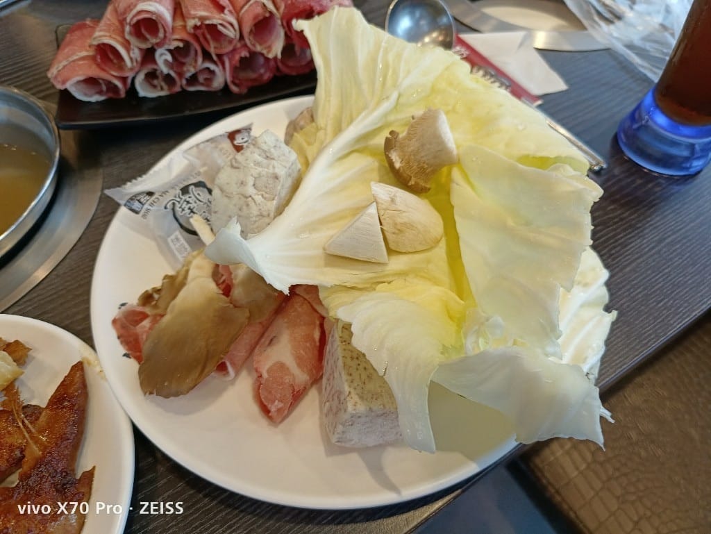 【桃園龜山美食】千葉林口尊爵館，除了火鍋還有黑白切和現作紅豆餅的平價百匯☺️