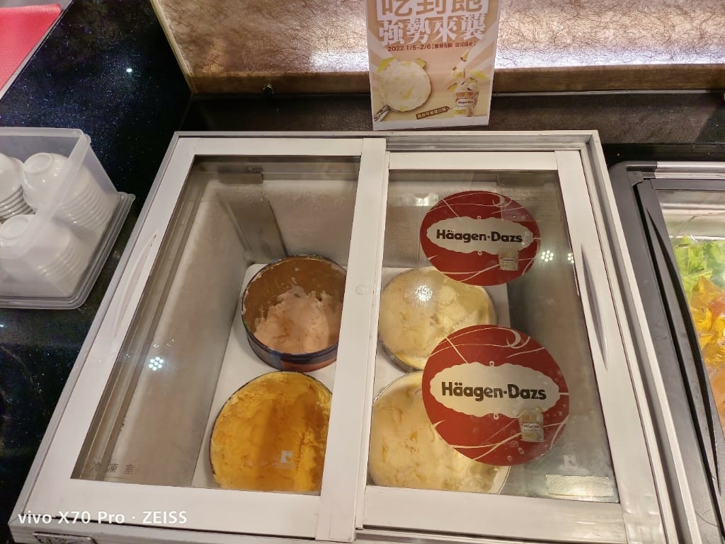 【桃園龜山美食】千葉林口尊爵館，除了火鍋還有黑白切和現作紅豆餅的平價百匯☺️