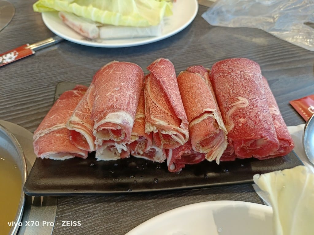 【桃園龜山美食】千葉林口尊爵館，除了火鍋還有黑白切和現作紅豆餅的平價百匯☺️
